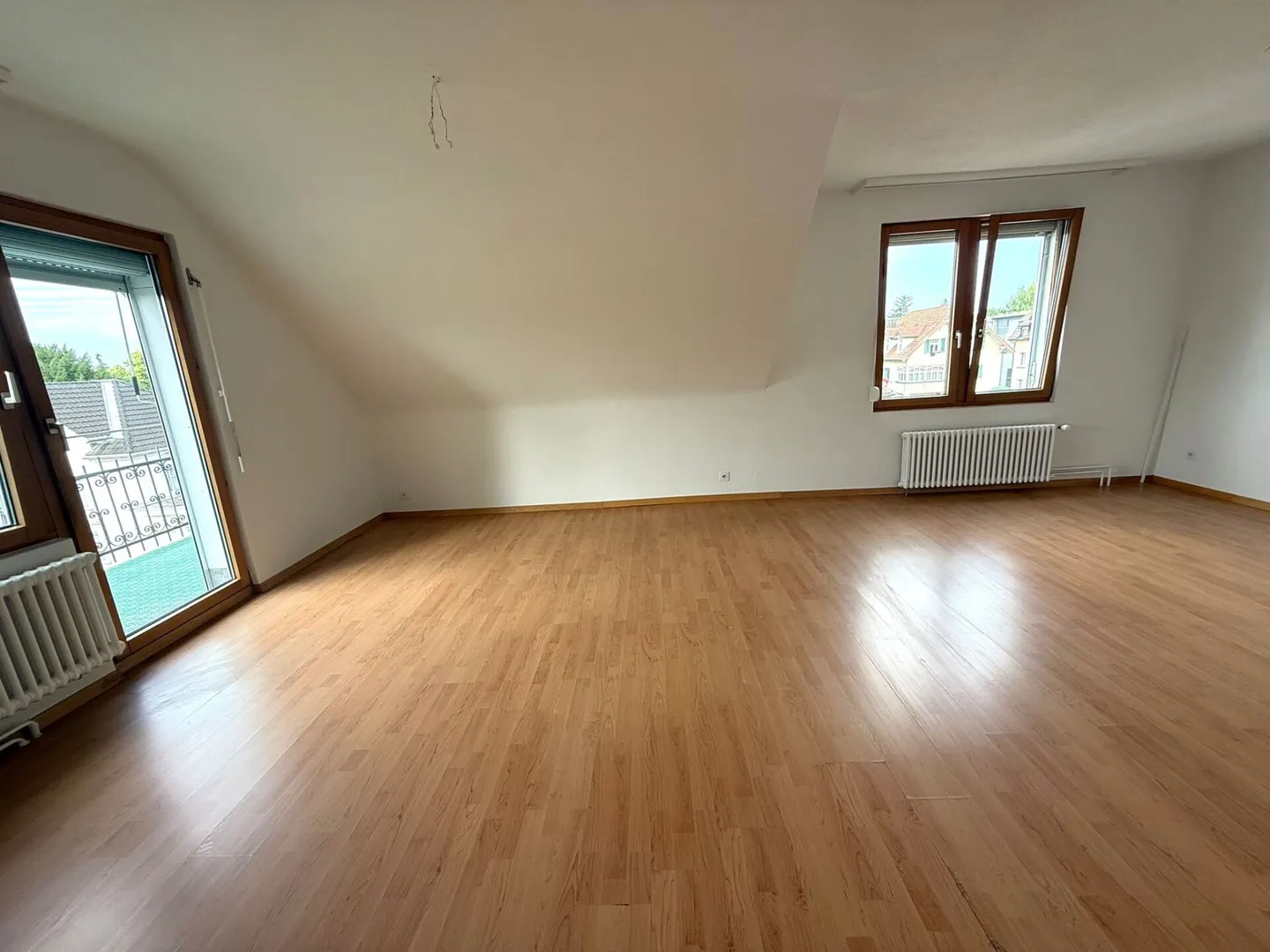 Ampio appartamento mansardato di 3,5 locali in una casa di 3 famiglie - Foto 4 di 11