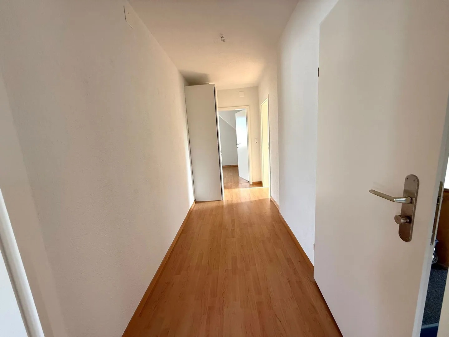 Ampio appartamento mansardato di 3,5 locali in una casa di 3 famiglie - Foto 6 di 11