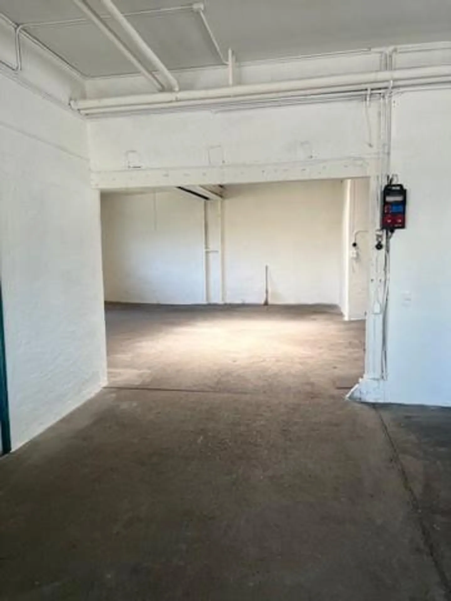 Espace de stockage incluant un bureau - Photo 3 sur 7