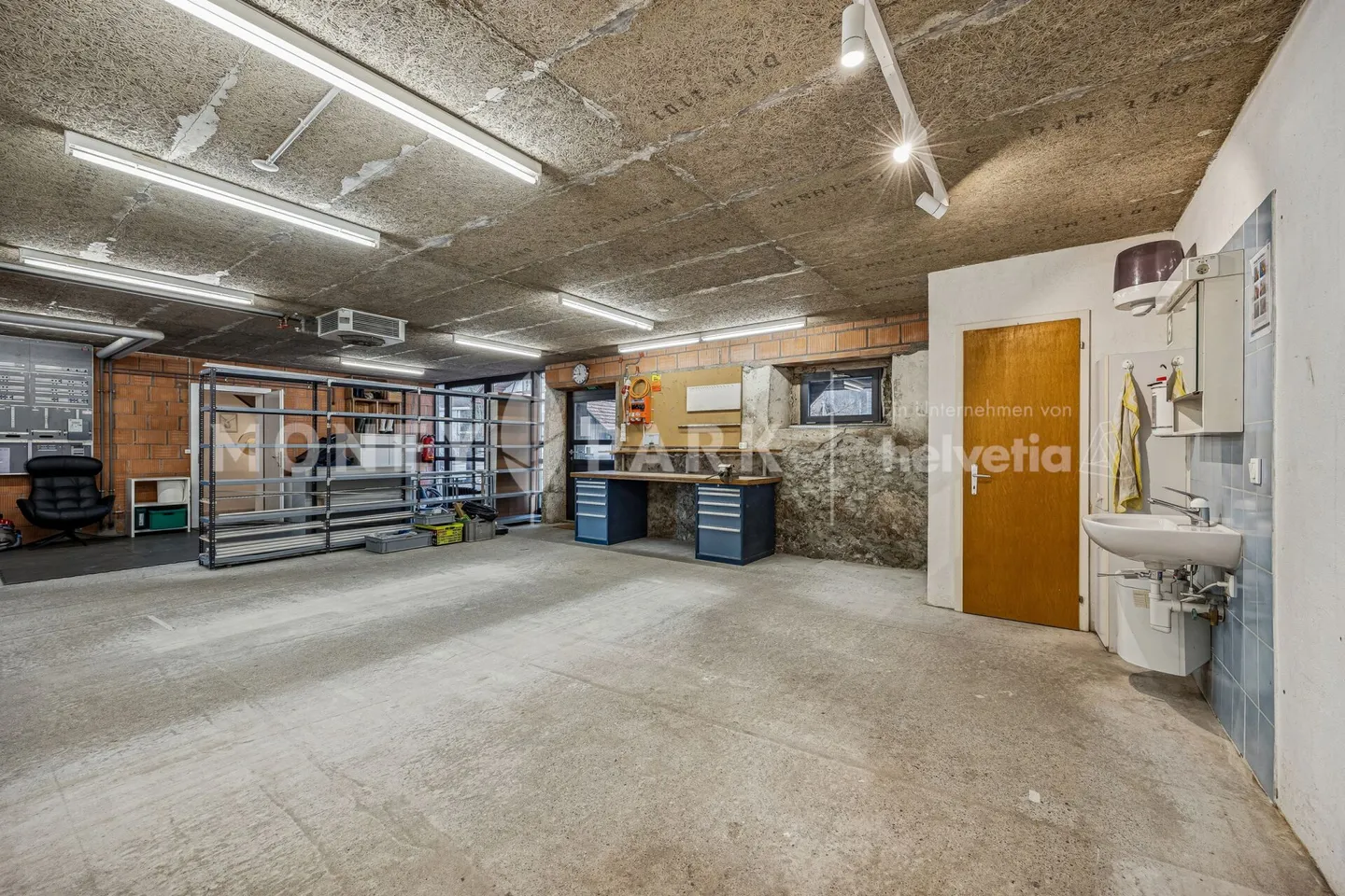 5.5-Room Single-Family House with Integrated Business Section - Photo 8 of 15