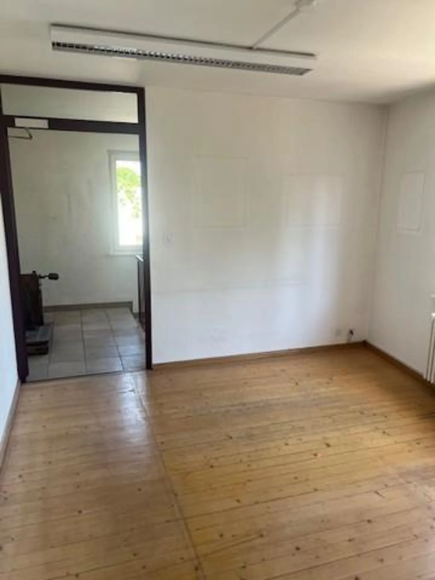 Espace de stockage incluant un bureau - Photo 7 sur 7