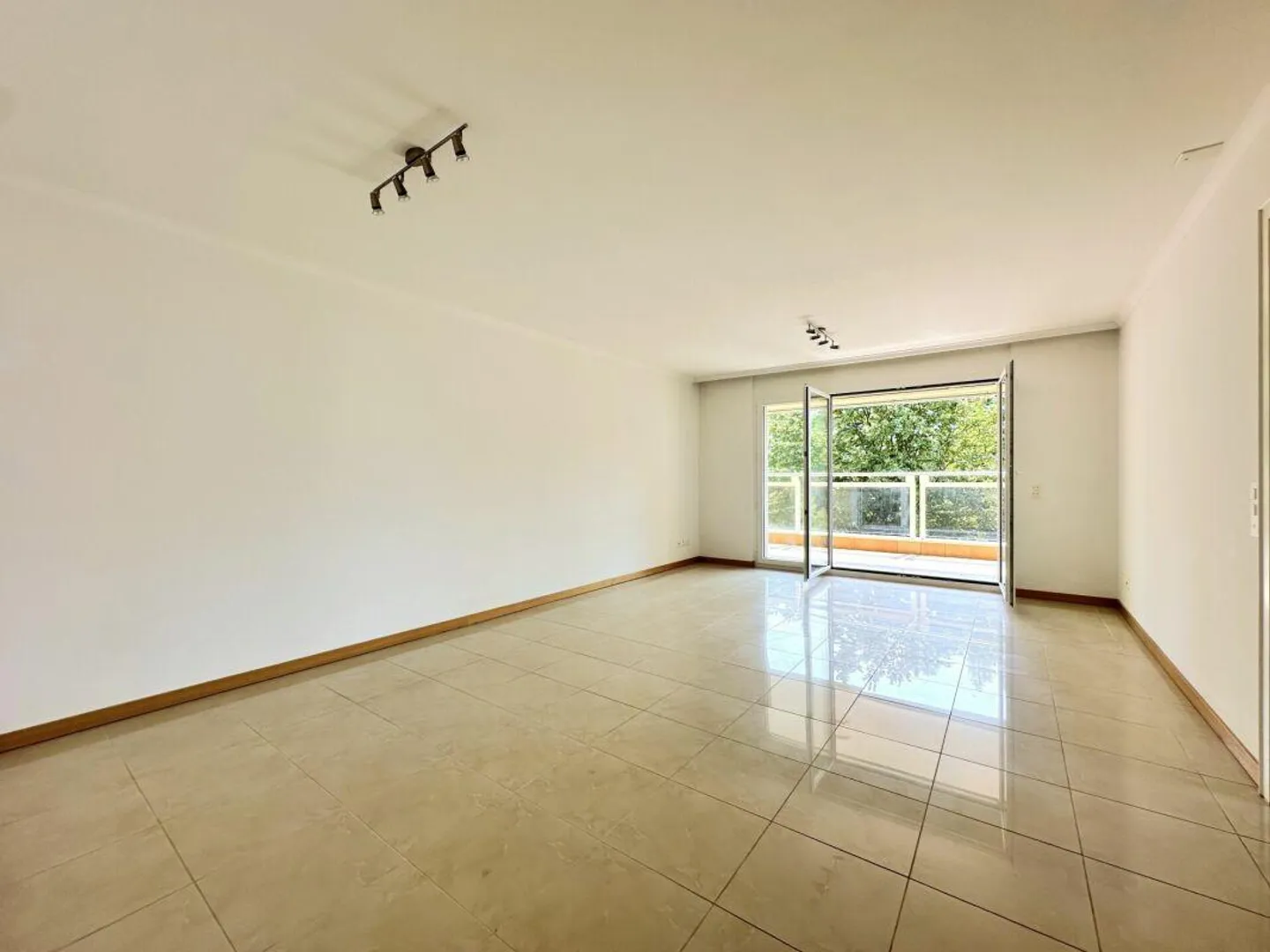 Strategic 3.5-room apartment a stone's throw from the lake - Photo 4 of 12