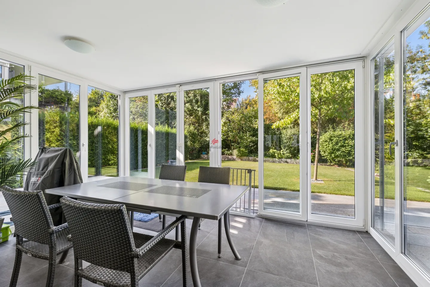 Exclusive Living with Garden in Binningen - Photo 4 of 19