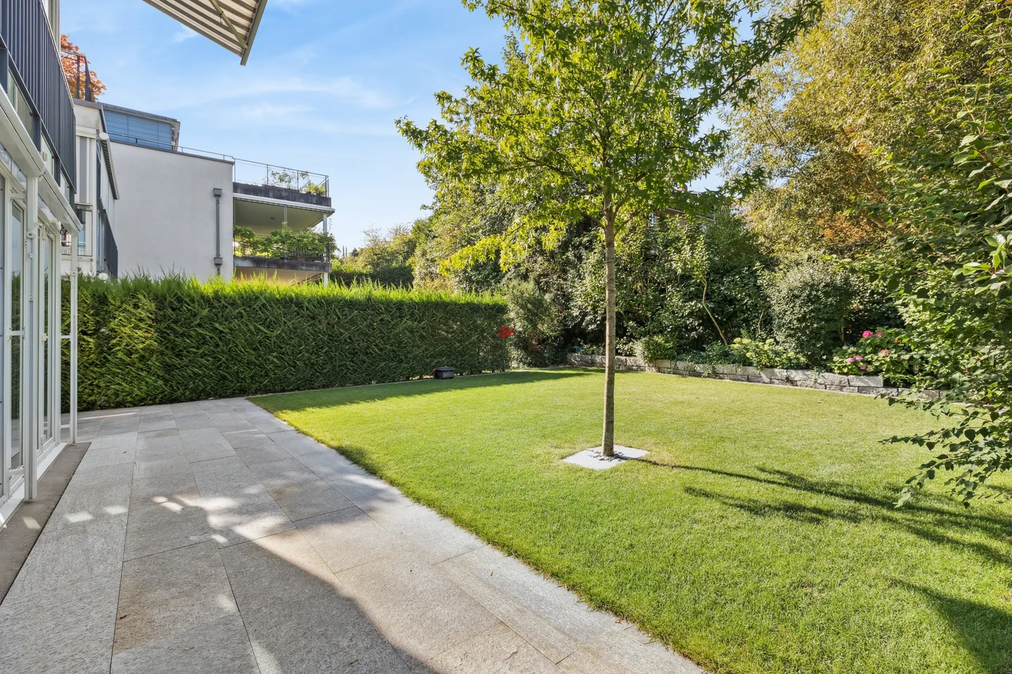 Exclusive Living with Garden in Binningen - Photo 6 of 19