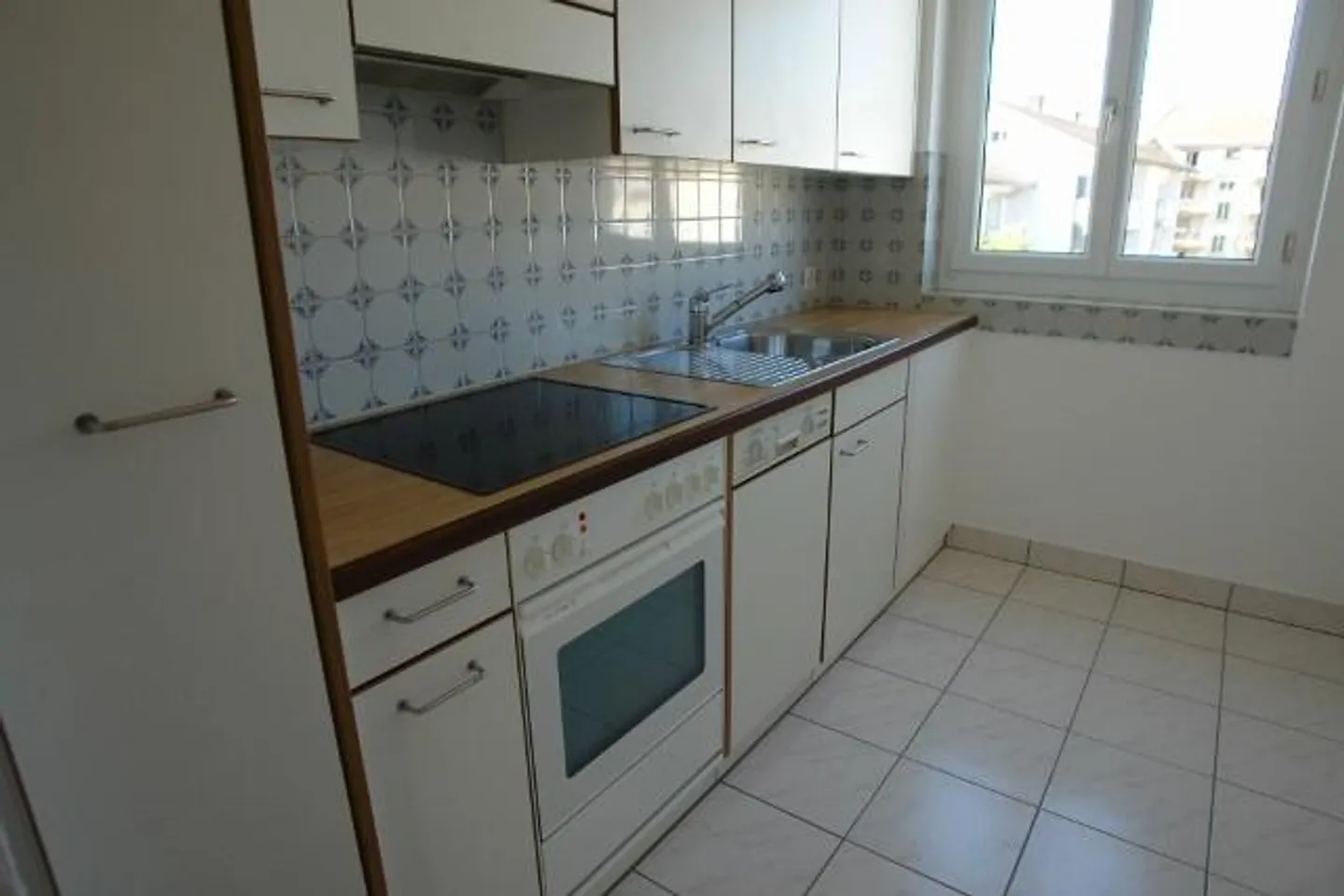 Comfortable beautiful apartment in a quiet neighborhood - Photo 6 of 8