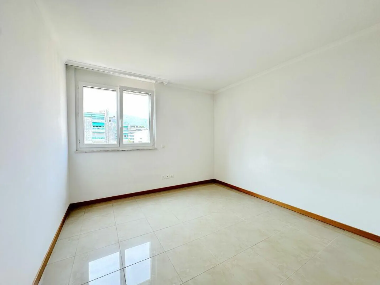 Strategic 3.5-room apartment a stone's throw from the lake - Photo 7 of 12