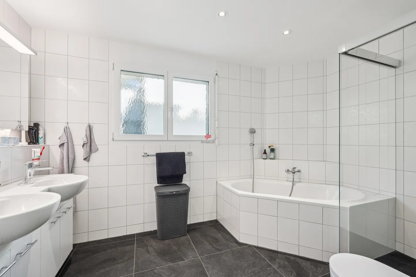 Exclusive Living with Garden in Binningen - Photo 14 of 19