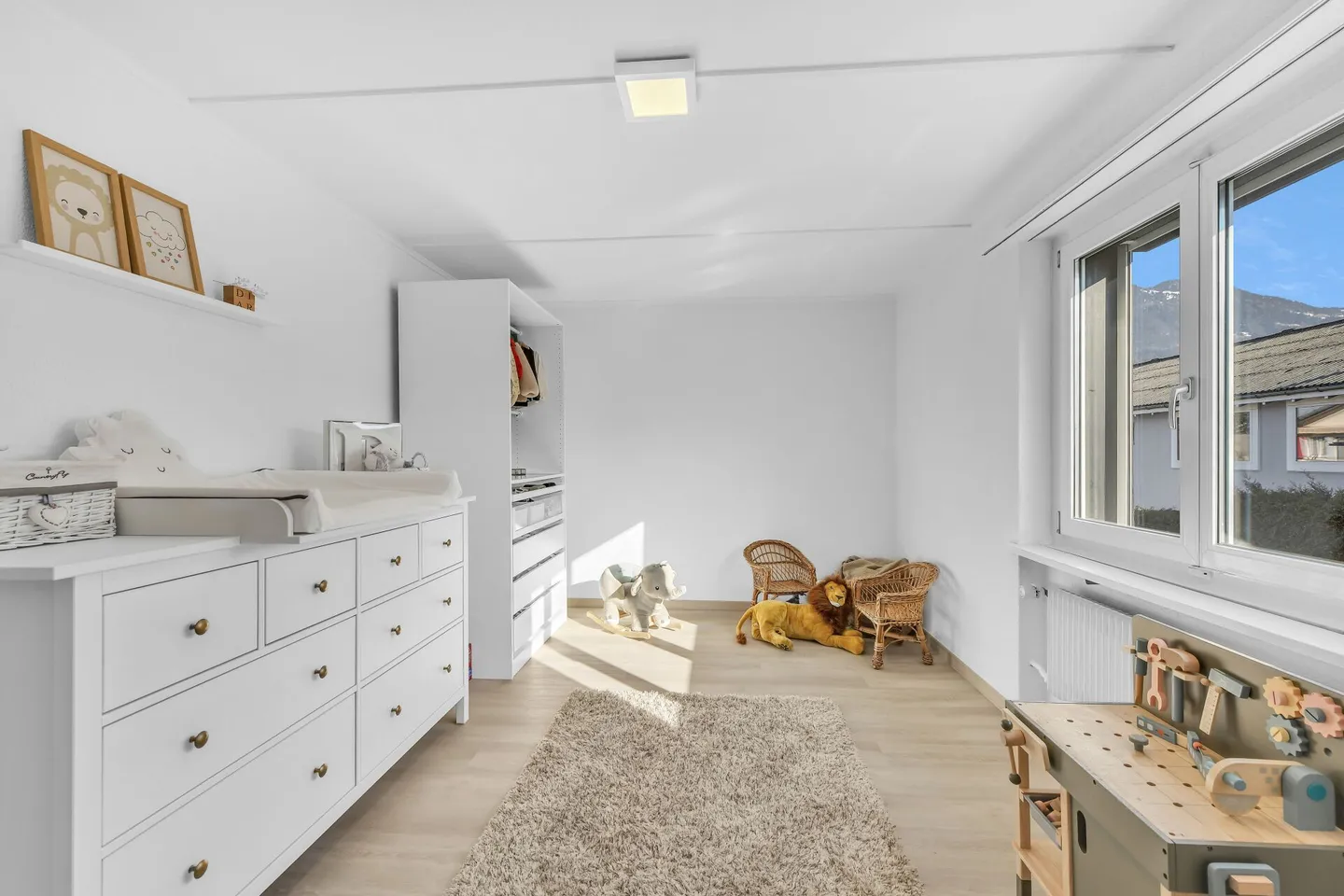 Single-family house with large plot, underground garage & versatile usage options - Photo 8 of 15