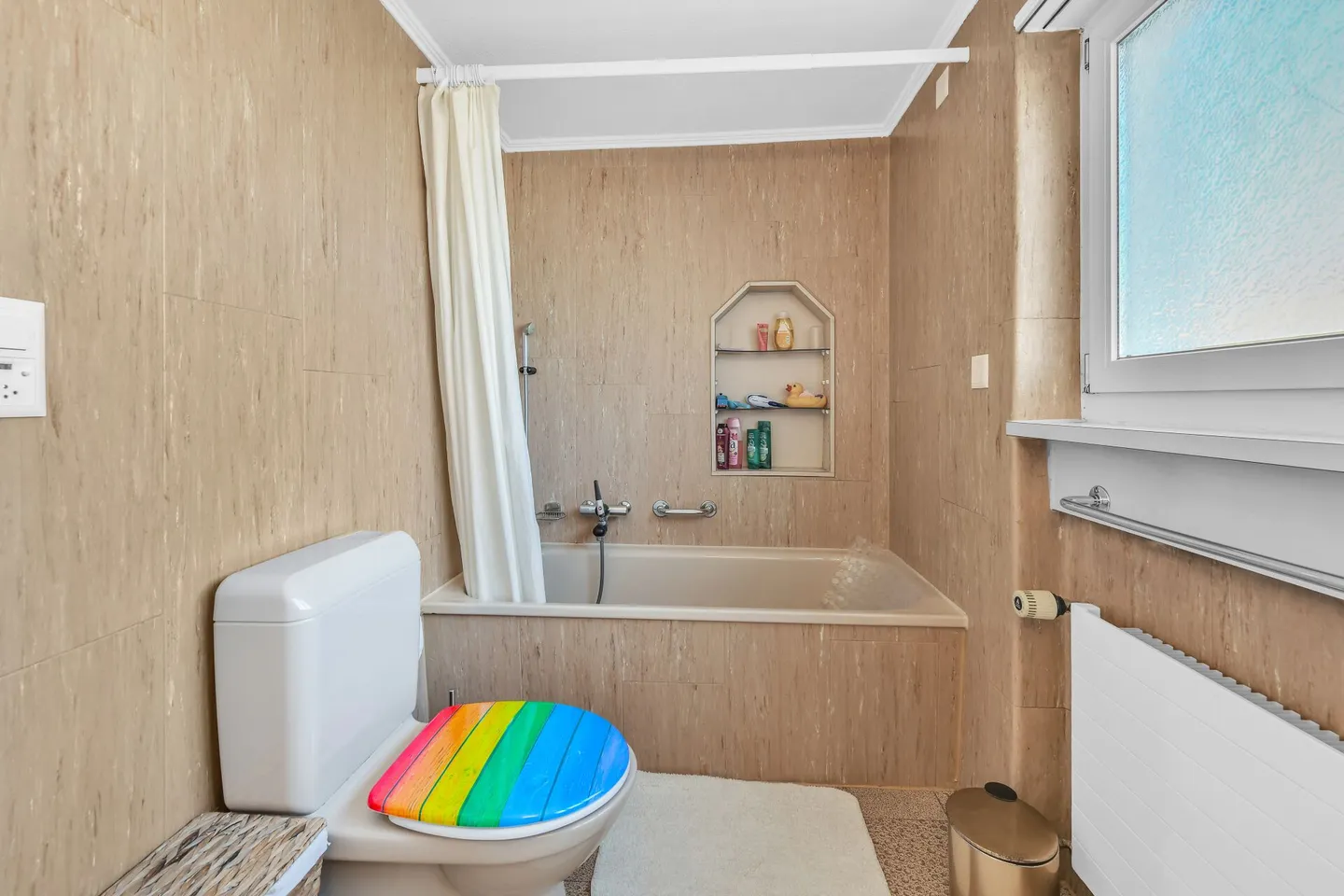 Single-family house with large plot, underground garage & versatile usage options - Photo 9 of 15