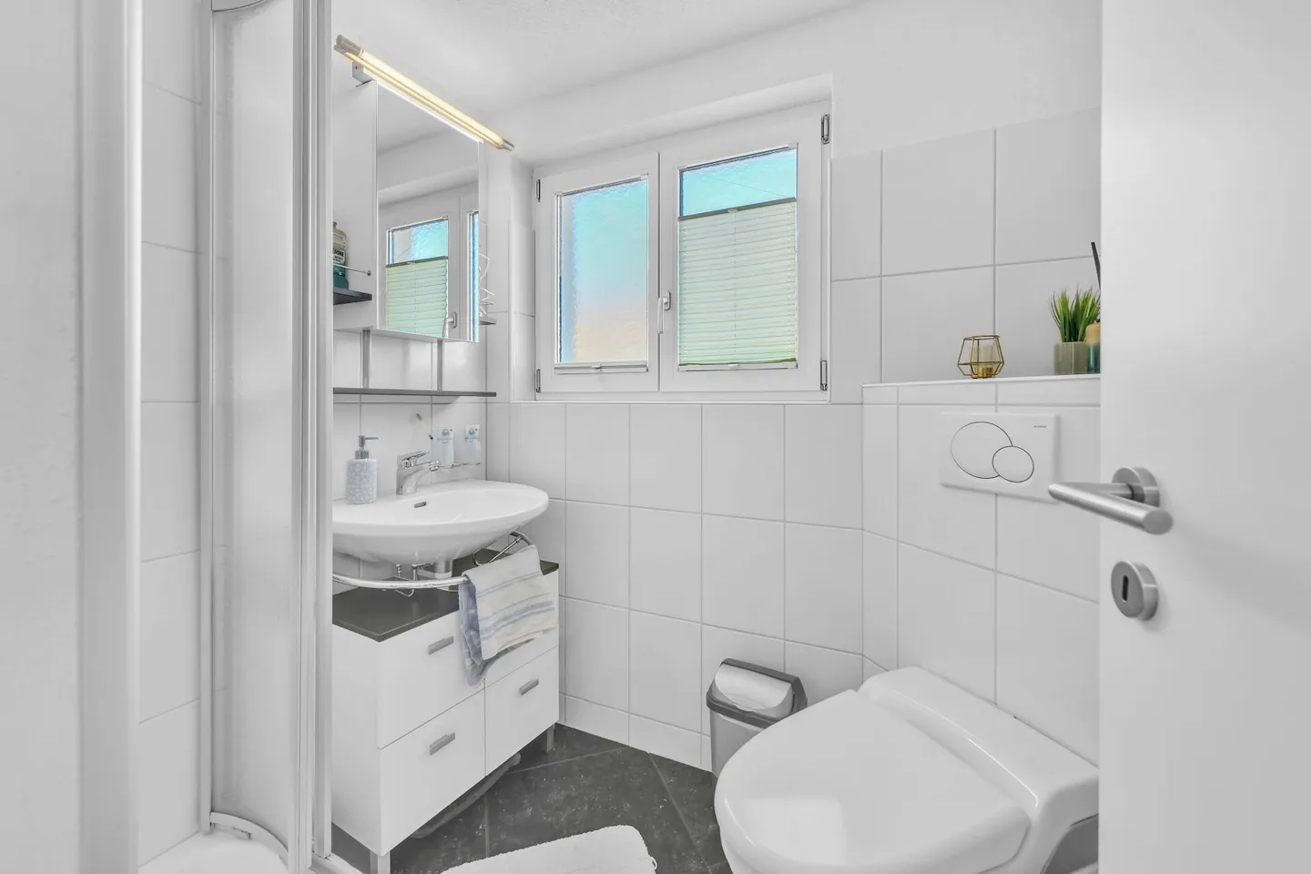 Single-family house with large plot, underground garage & versatile usage options - Photo 13 of 15