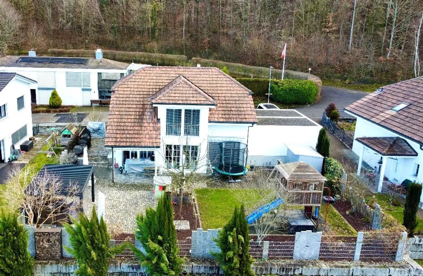 Charming Detached 6.5-Room Country House at the Edge of the Forest - Photo 1 of 15