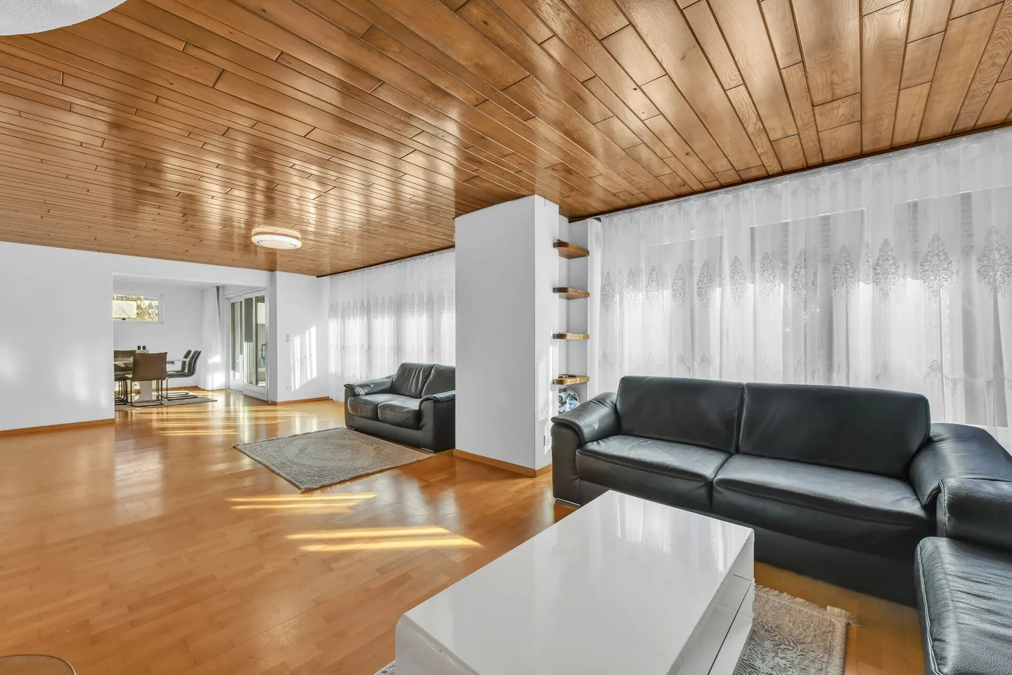 Single-family house with large plot, underground garage & versatile usage options - Photo 5 of 15