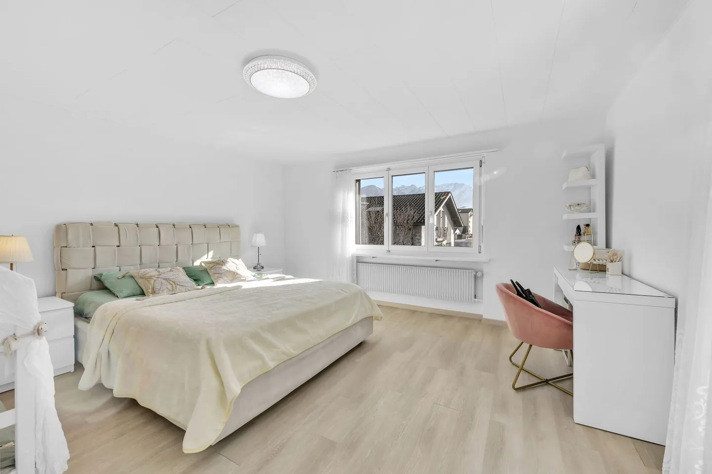 Single-family house with large plot, underground garage & versatile usage options - Photo 6 of 15