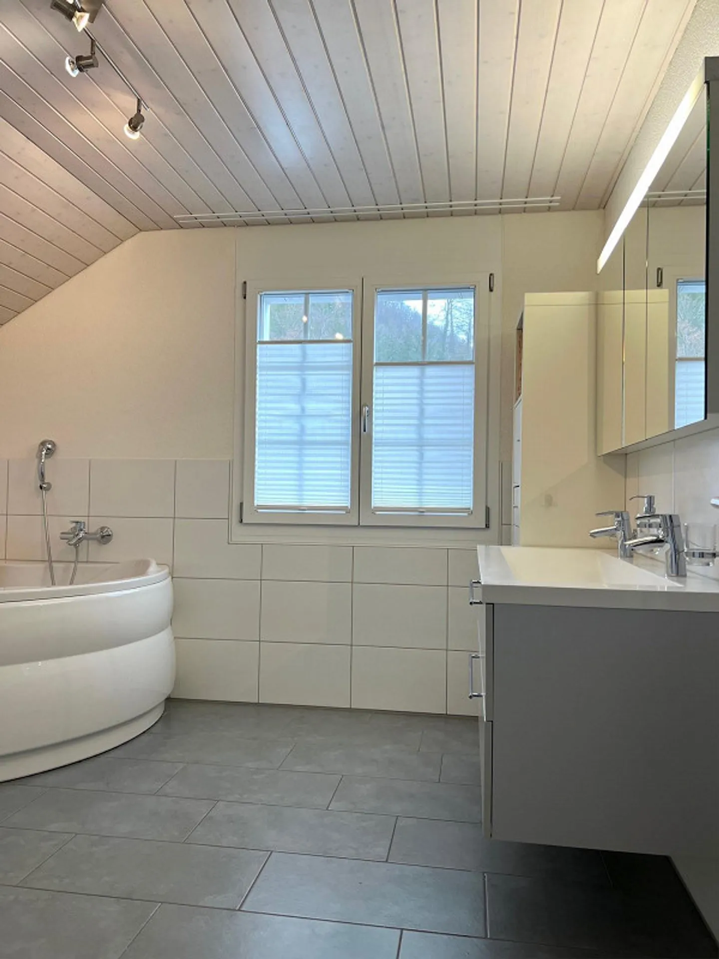 Charming Detached 6.5-Room Country House at the Edge of the Forest - Photo 7 of 15