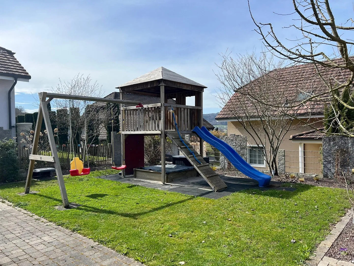 Charming Detached 6.5-Room Country House at the Edge of the Forest - Photo 12 of 15