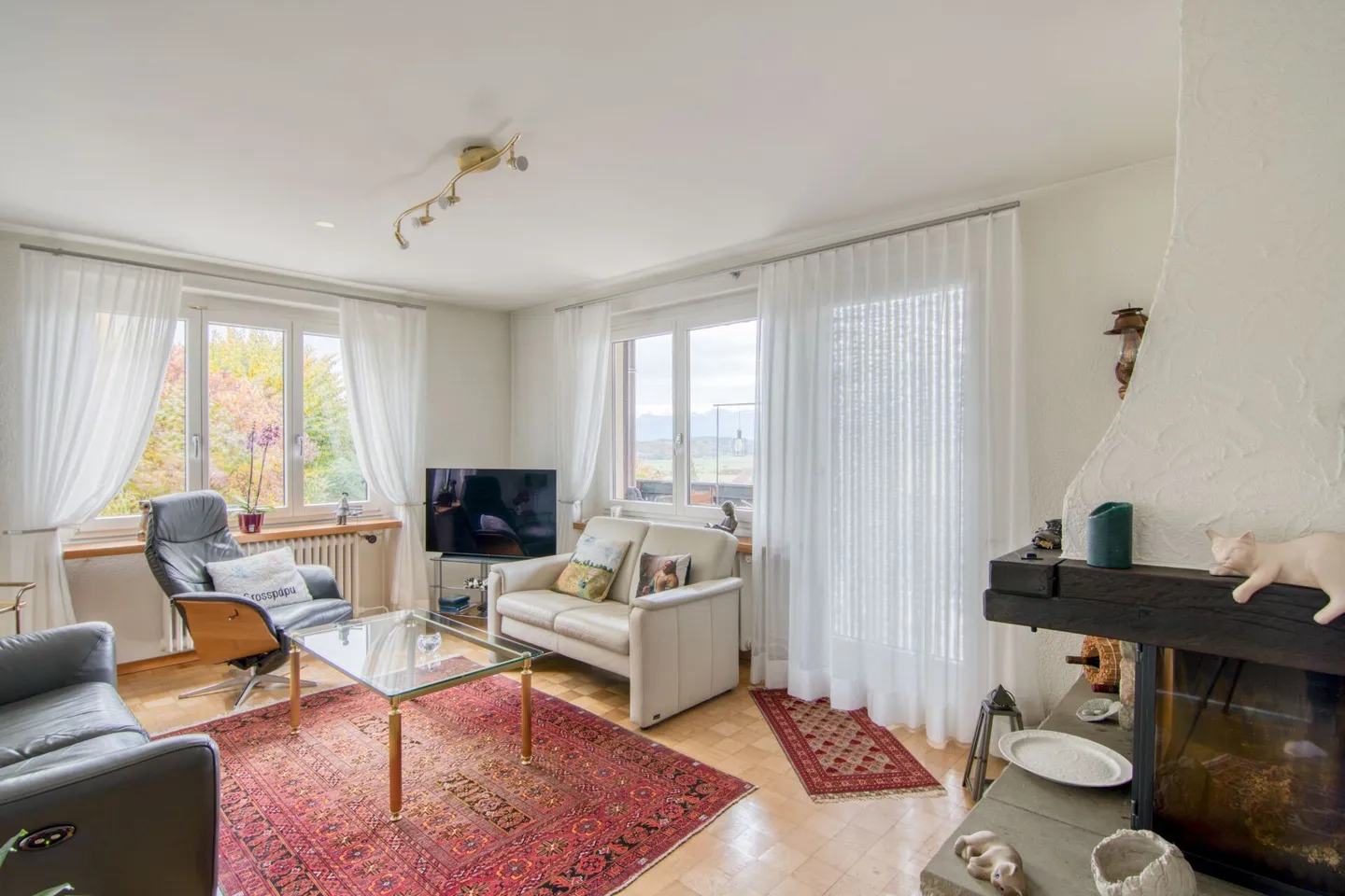 Maison individuelle de 6,5 pièces avec vue panoramique, pavillon de jardin et double garage à Rümligen - Photo 2 sur 32