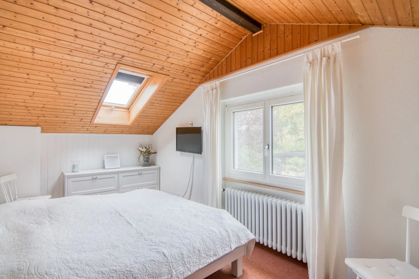 Maison individuelle de 6,5 pièces avec vue panoramique, pavillon de jardin et double garage à Rümligen - Photo 12 sur 32