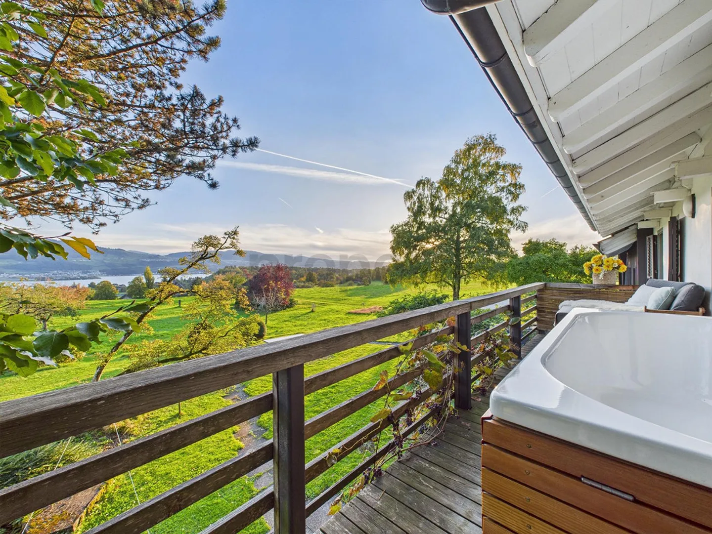 Idyllisches Landhaus mit Aussicht über See und Berge - Foto 8 von 17