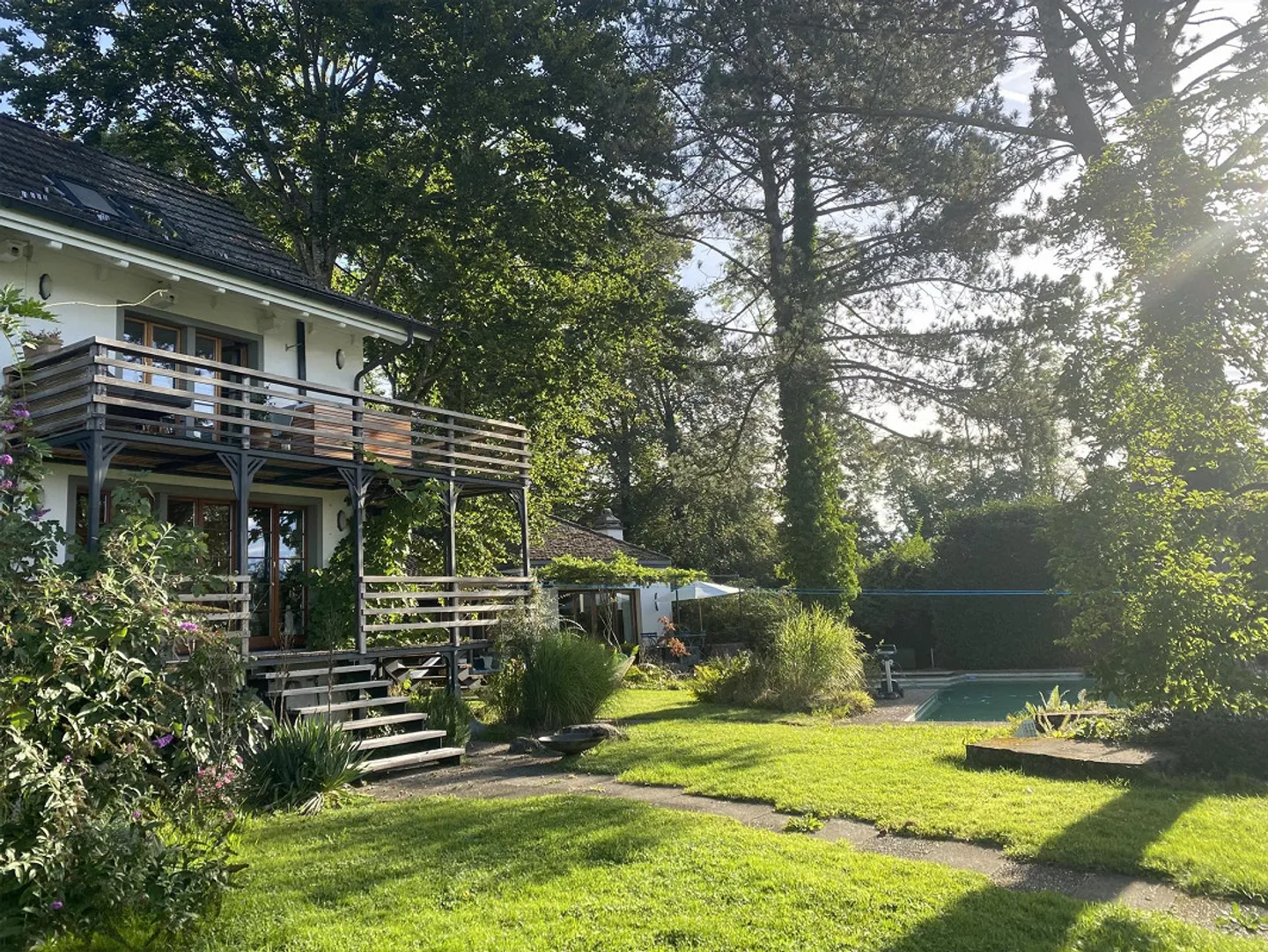 Idyllisches Landhaus mit Aussicht über See und Berge - Foto 10 von 17