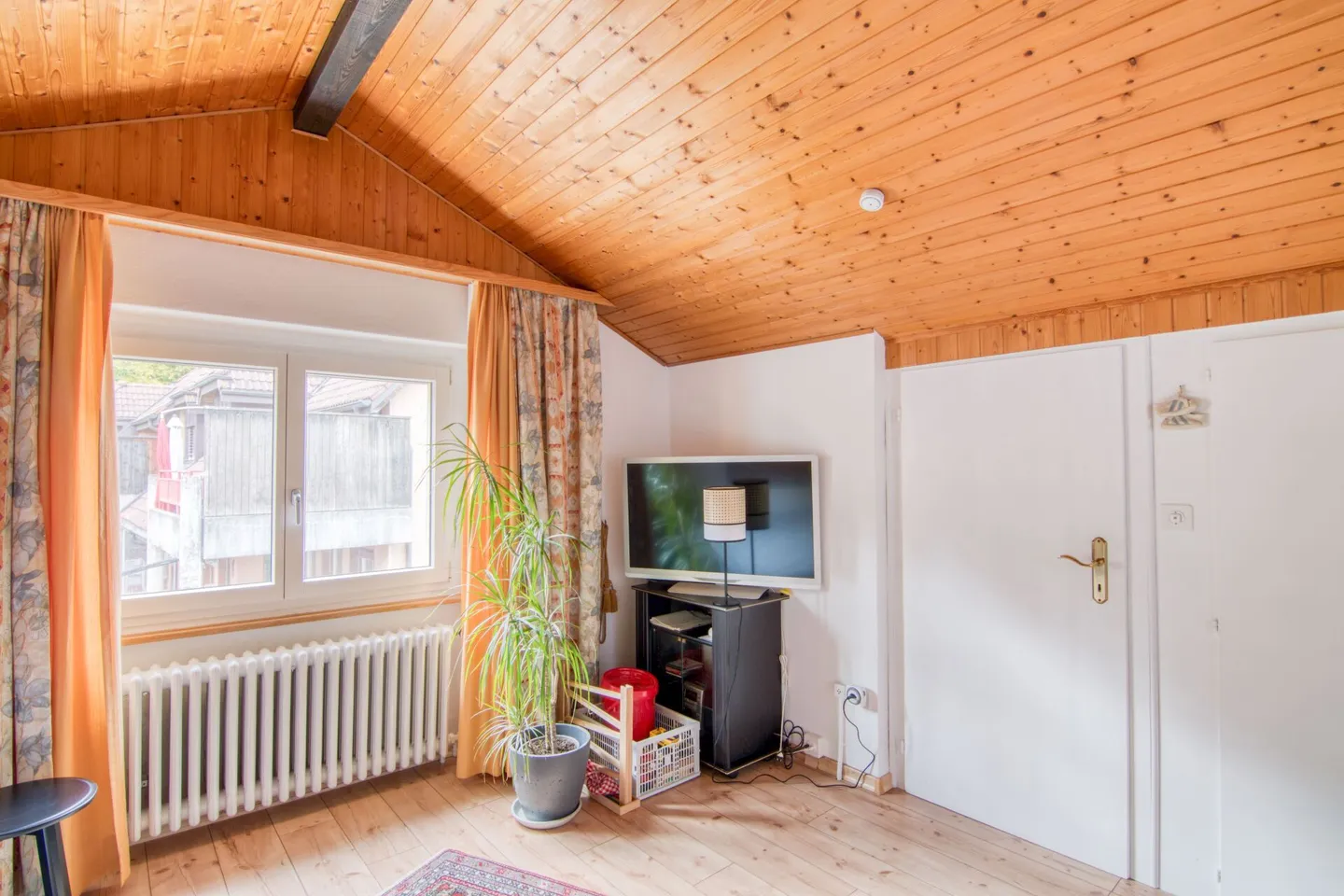 Maison individuelle de 6,5 pièces avec vue panoramique, pavillon de jardin et double garage à Rümligen - Photo 15 sur 32