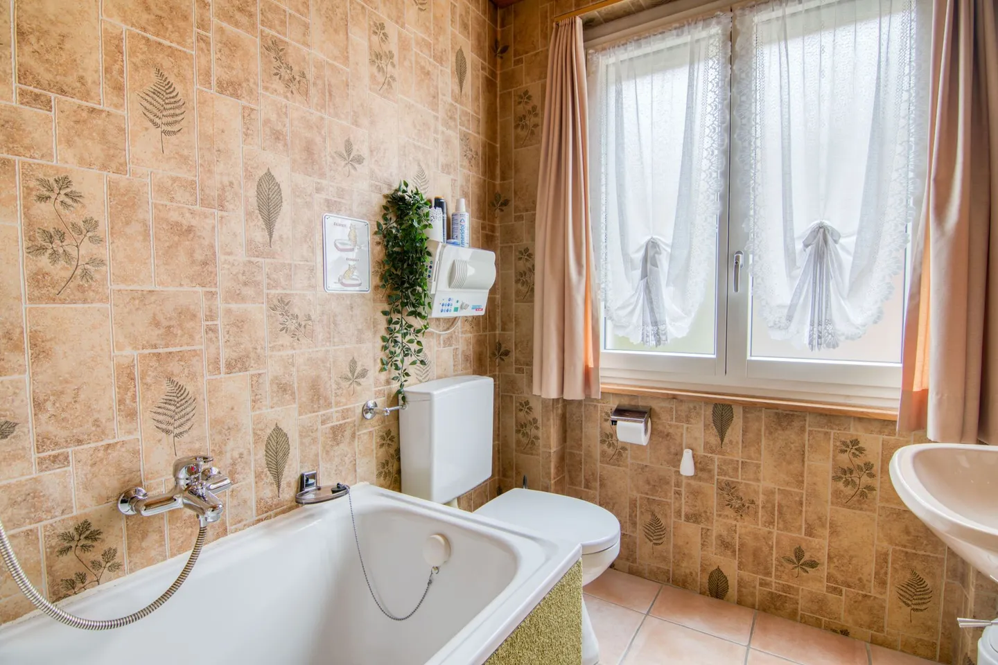 Maison individuelle de 6,5 pièces avec vue panoramique, pavillon de jardin et double garage à Rümligen - Photo 19 sur 32