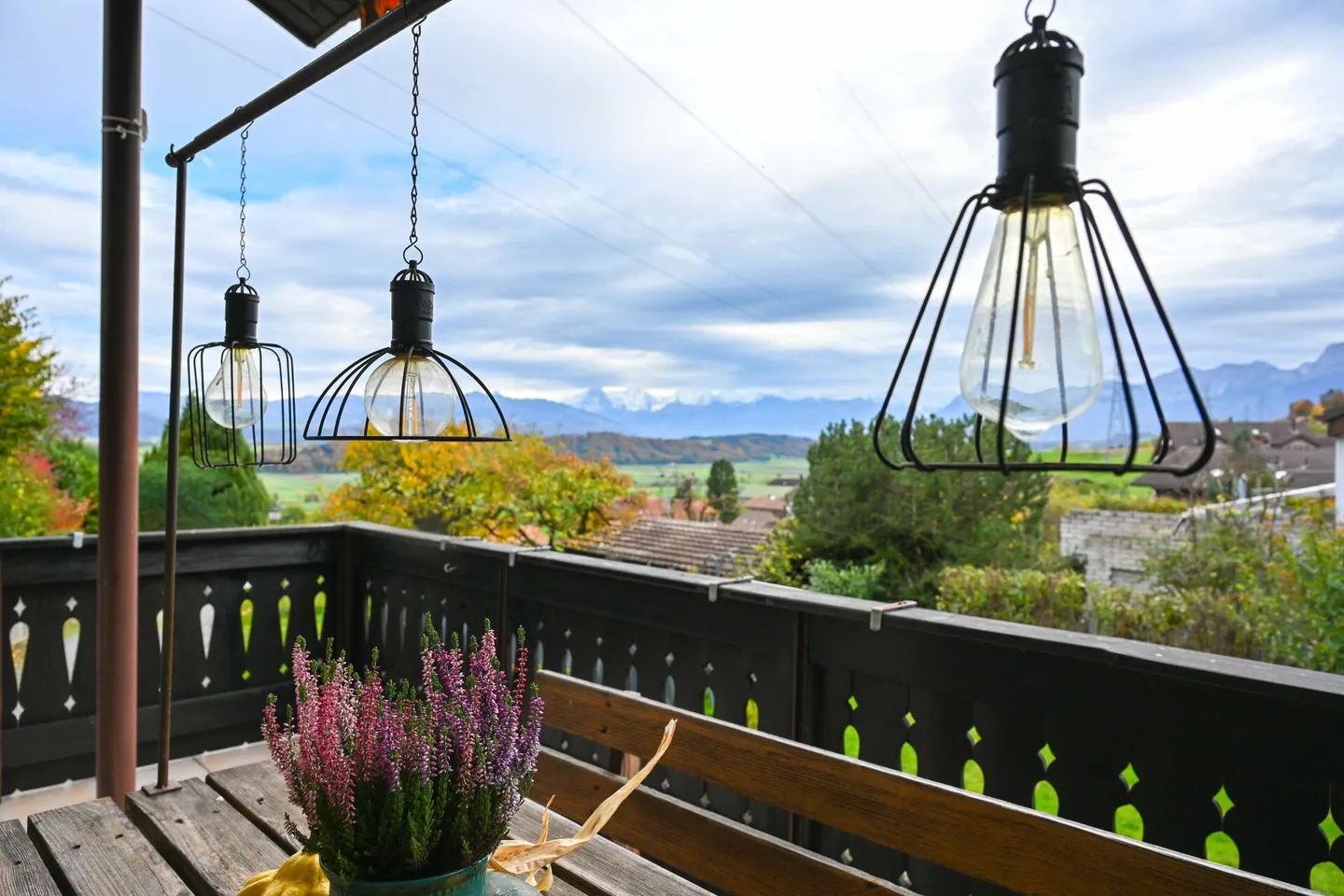 Maison individuelle de 6,5 pièces avec vue panoramique, pavillon de jardin et double garage à Rümligen - Photo 20 sur 32