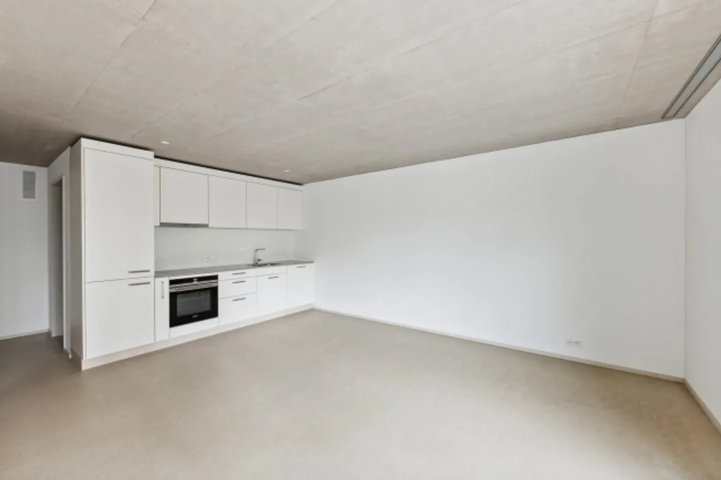 Modern 2.5-Room Apartment with Balcony - Photo 1 of 1