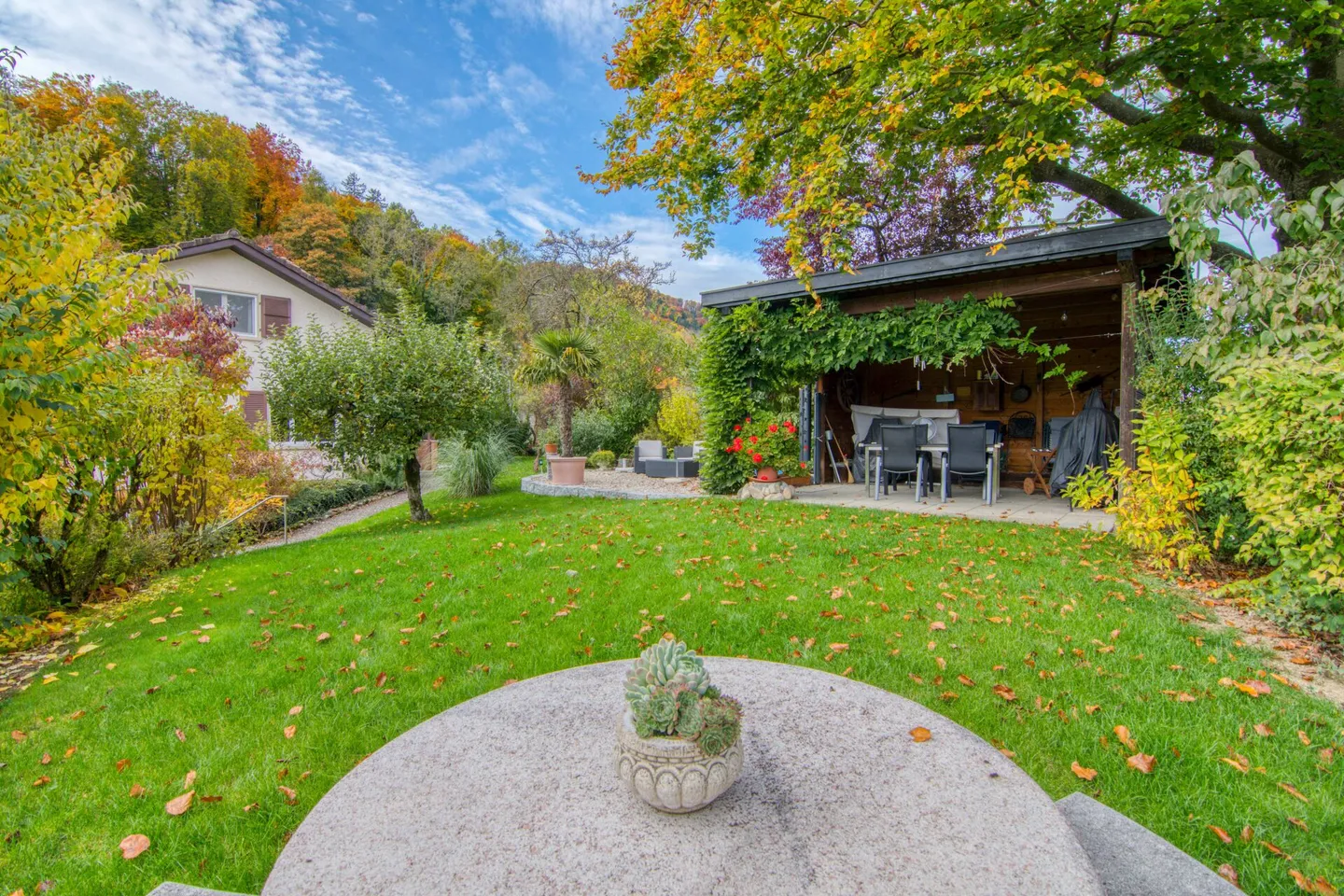 Maison individuelle de 6,5 pièces avec vue panoramique, pavillon de jardin et double garage à Rümligen - Photo 27 sur 32