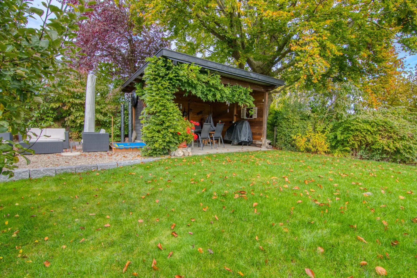 Maison individuelle de 6,5 pièces avec vue panoramique, pavillon de jardin et double garage à Rümligen - Photo 28 sur 32
