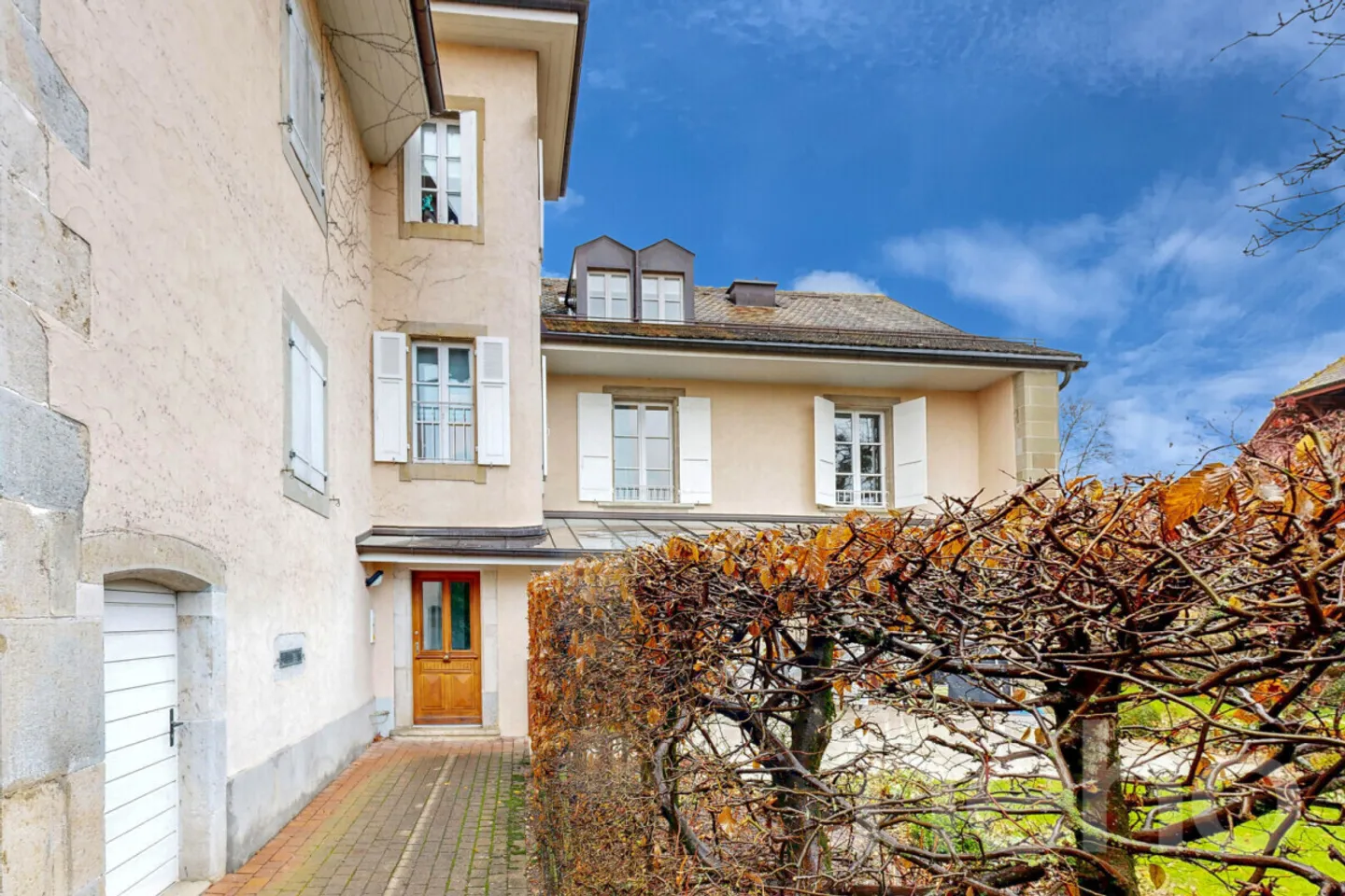 Prestigieux attique dans une maison historique rénovée - Photo 3 sur 12