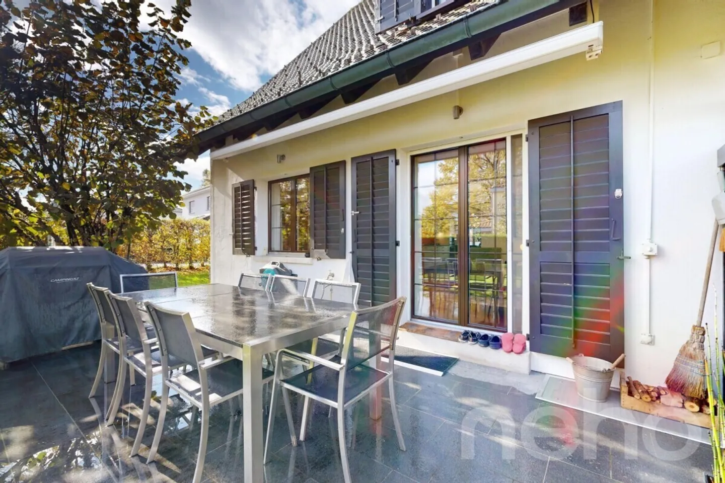 Row corner house in country house style in Neuheim - Photo 4 of 12