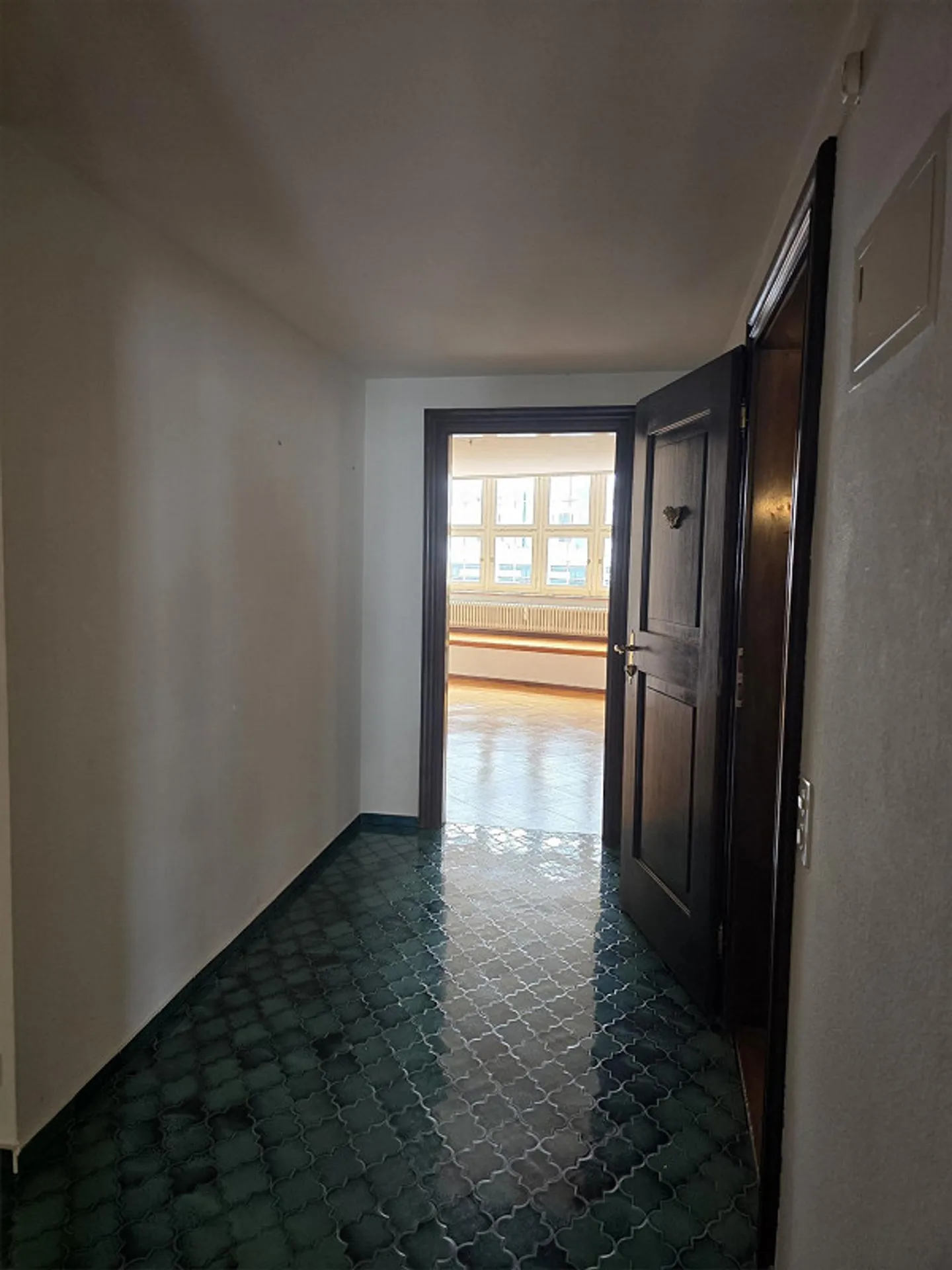 3-room old building apartment with balcony - Photo 3 of 4