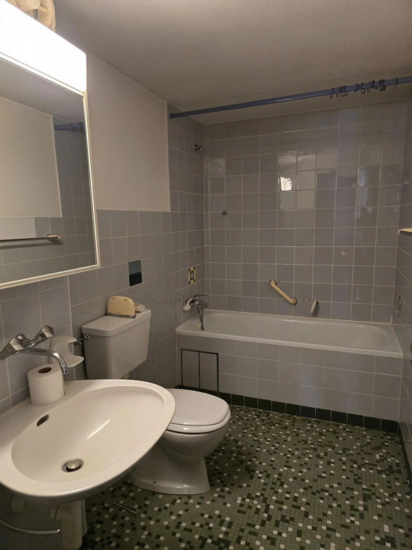 3-room old building apartment with balcony - Photo 4 of 4