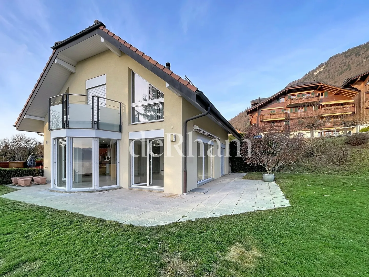 Villa spacieuse avec vue sur le lac - Photo 1 sur 12