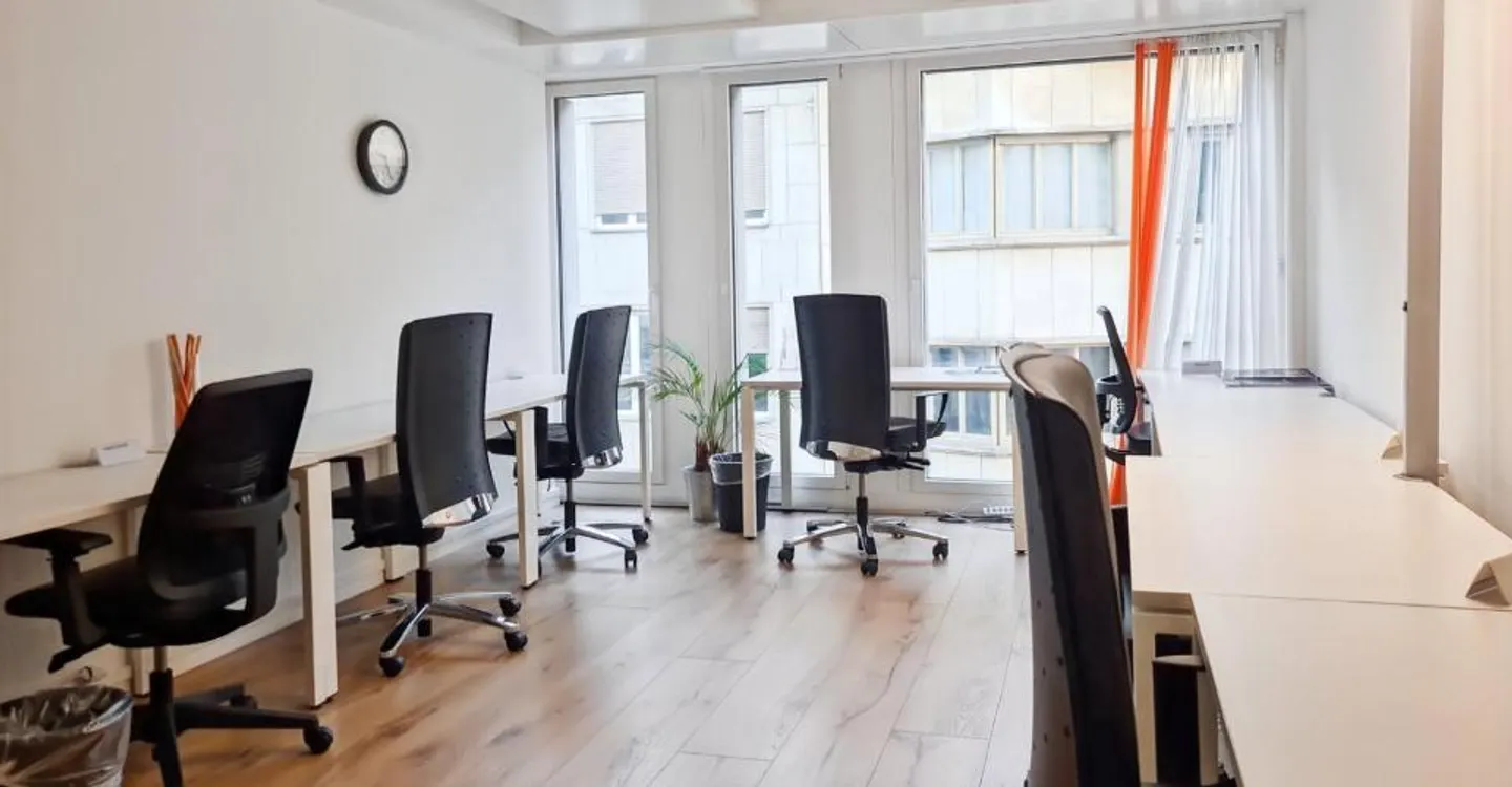 Private Office Space for 10 in Regus City Old Town - Photo 4 of 7