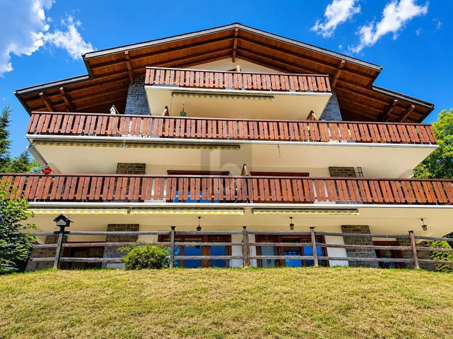 Flexible Duplex in Ovronnaz - Photo 1 of 6