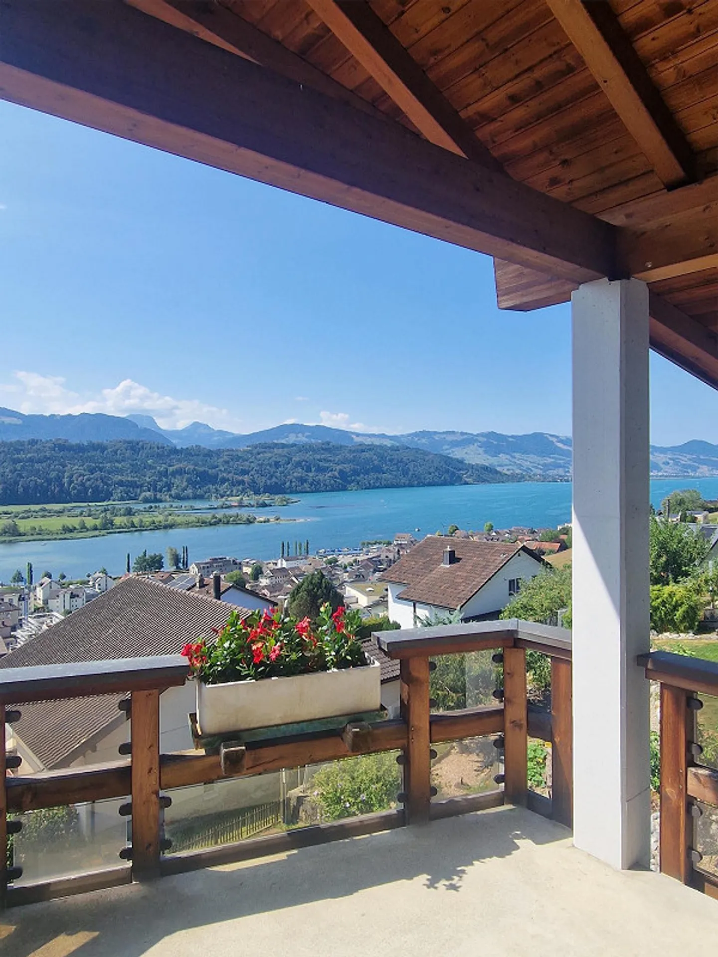 Casa residenziale di 5,5 stanze nella posizione più bella con vista sul lago e sulla montagna - Foto 1 di 29