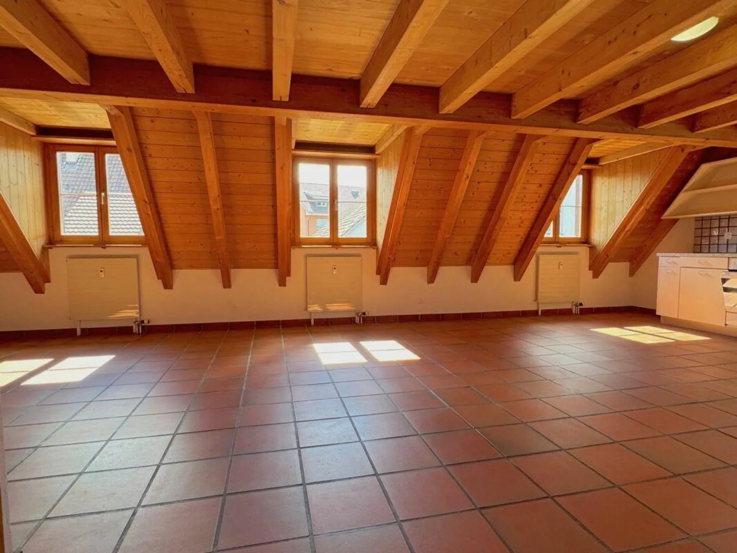 Maisonette penthouse in a 6-party house in the village center - Photo 2 of 12