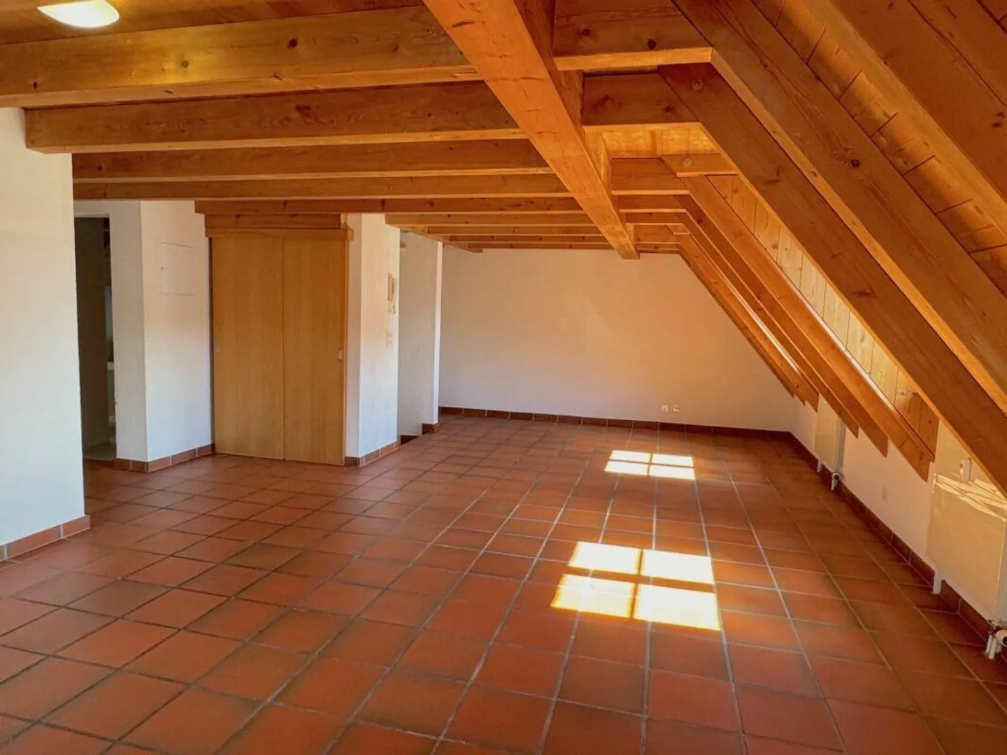 Maisonette penthouse in a 6-party house in the village center - Photo 3 of 12