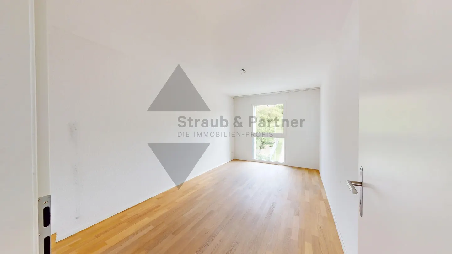Stylish Apartment with Scenic Views - Photo 6 of 11