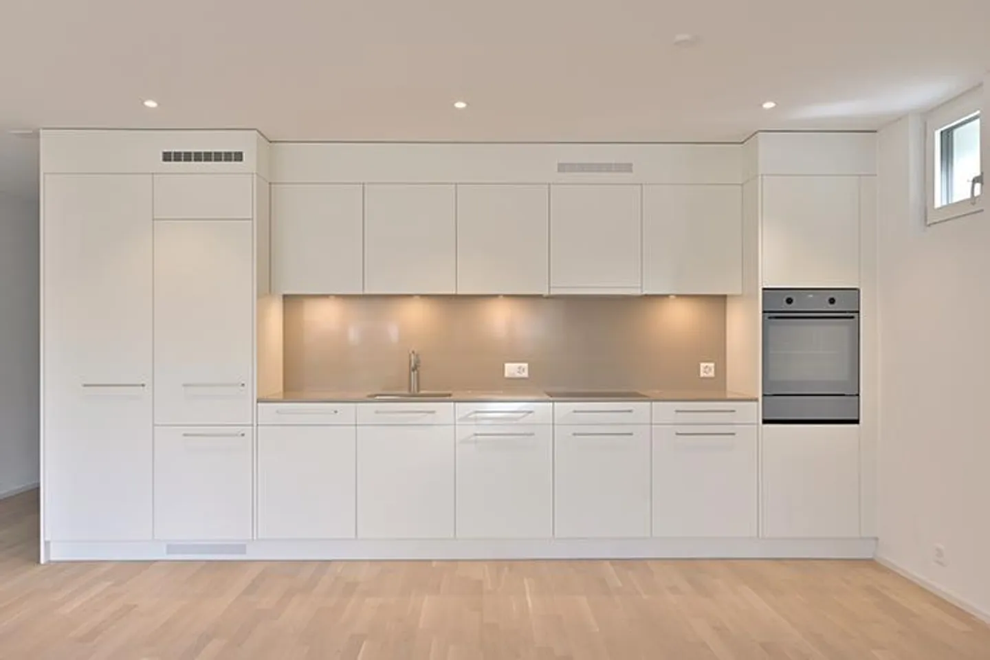 Charming Apartment - Photo 3 of 5