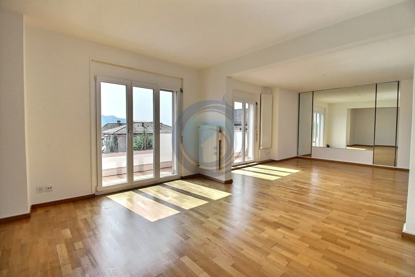 Apartment with 3.5 rooms, balcony and lake view - Photo 1 of 13
