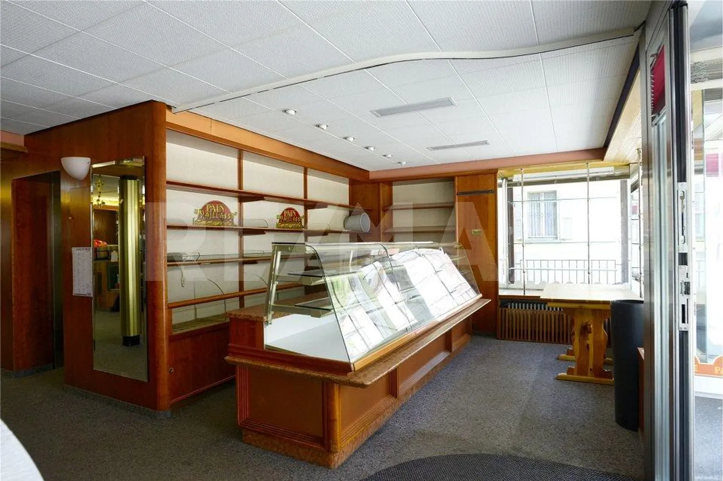 Pastry shop, laboratory and 4 apartments - Photo 6 of 13