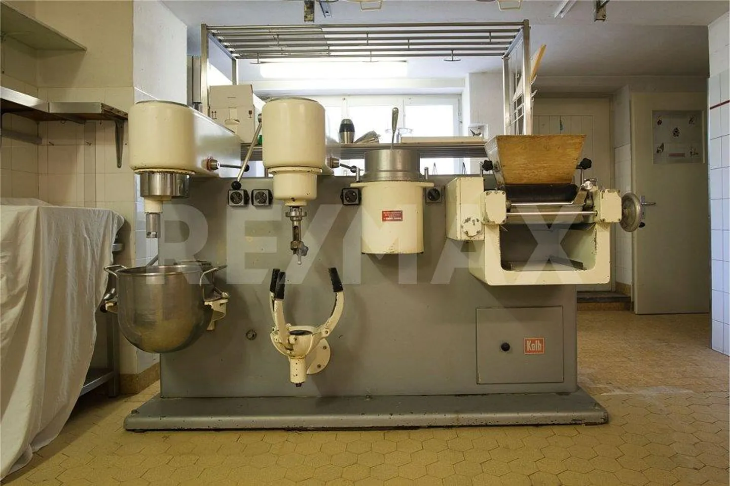 Pastry shop, laboratory and 4 apartments - Photo 13 of 13