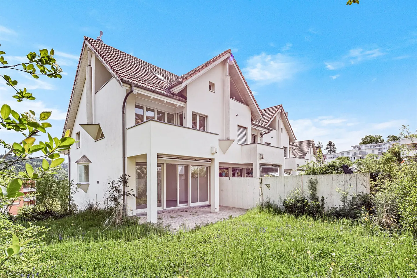 Casa unifamiliare di 7,5 stanze con giardino in posizione tranquilla - Foto 1 di 13