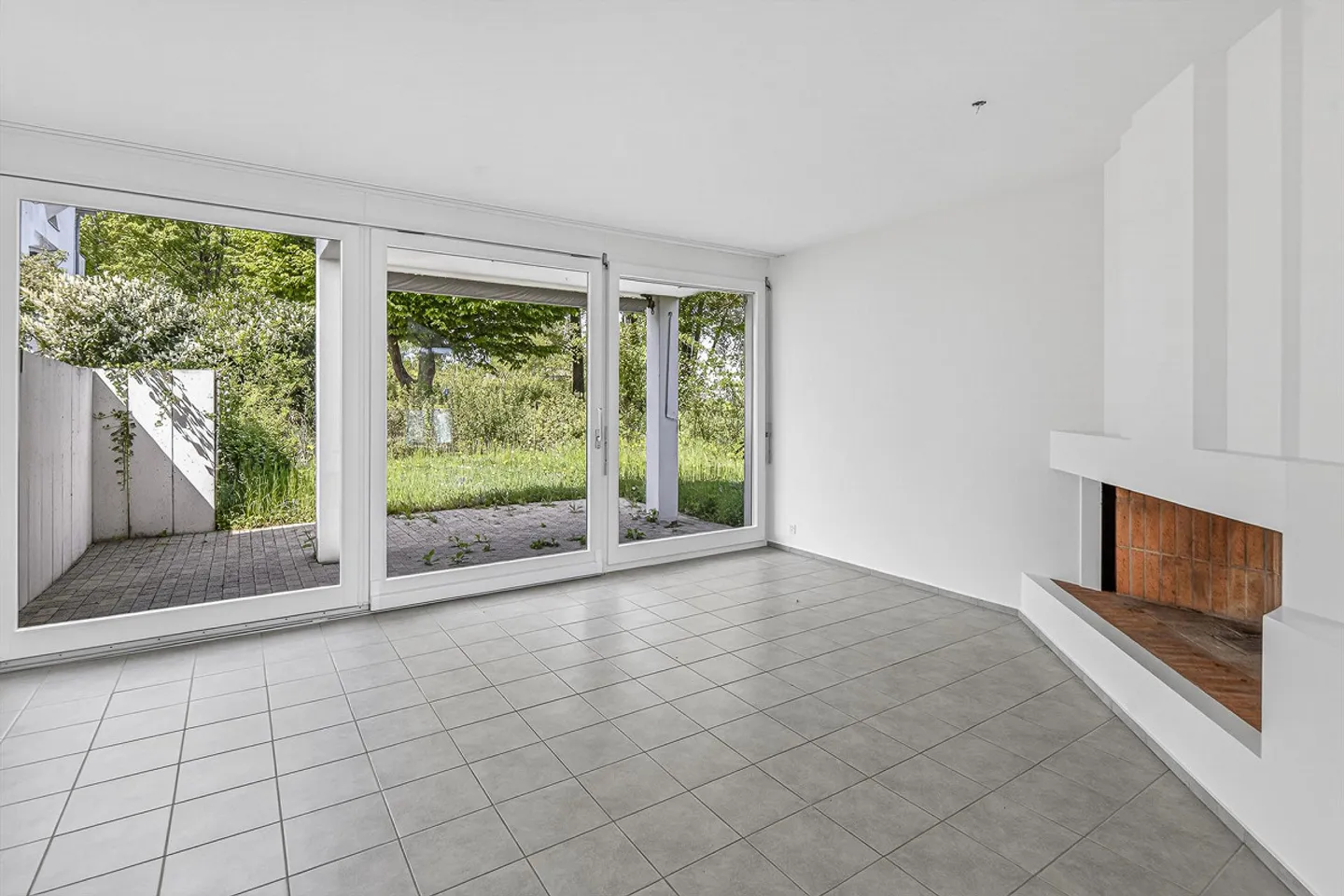 Casa unifamiliare di 7,5 stanze con giardino in posizione tranquilla - Foto 3 di 13