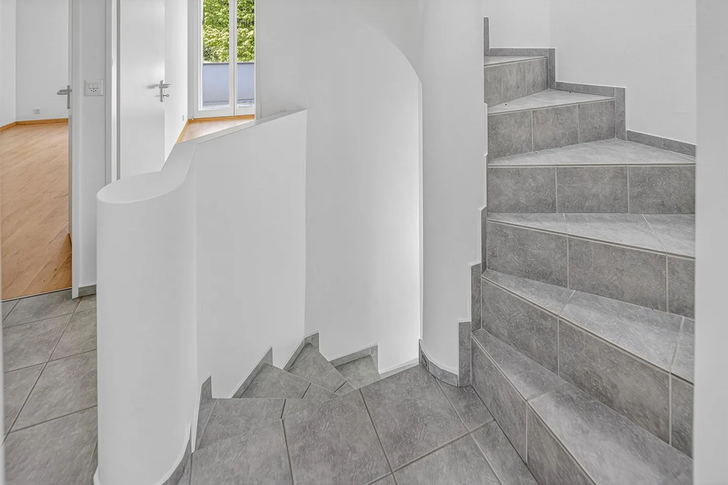 Casa unifamiliare di 7,5 stanze con giardino in posizione tranquilla - Foto 13 di 13