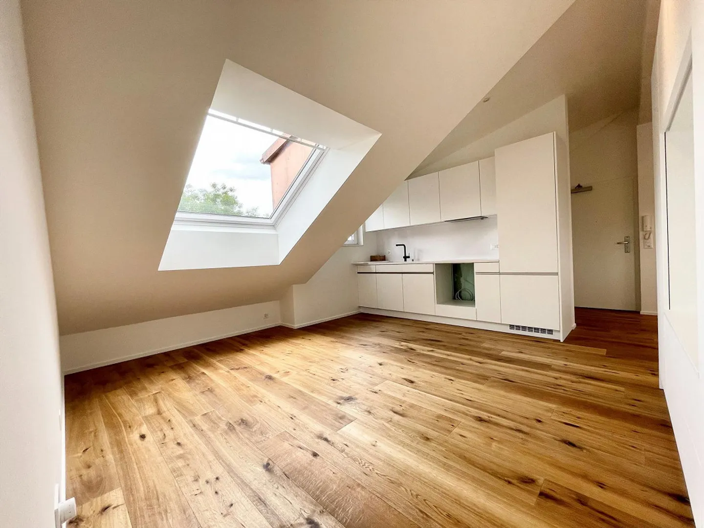 Nuovo appartamento loft di 50m2 in posizione centrale vicino ai mezzi pubblici - Foto 2 di 11