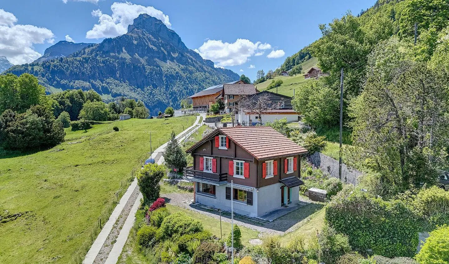 Maison individuelle avec potentiel de développement au-dessus du lac - Photo 1 sur 9