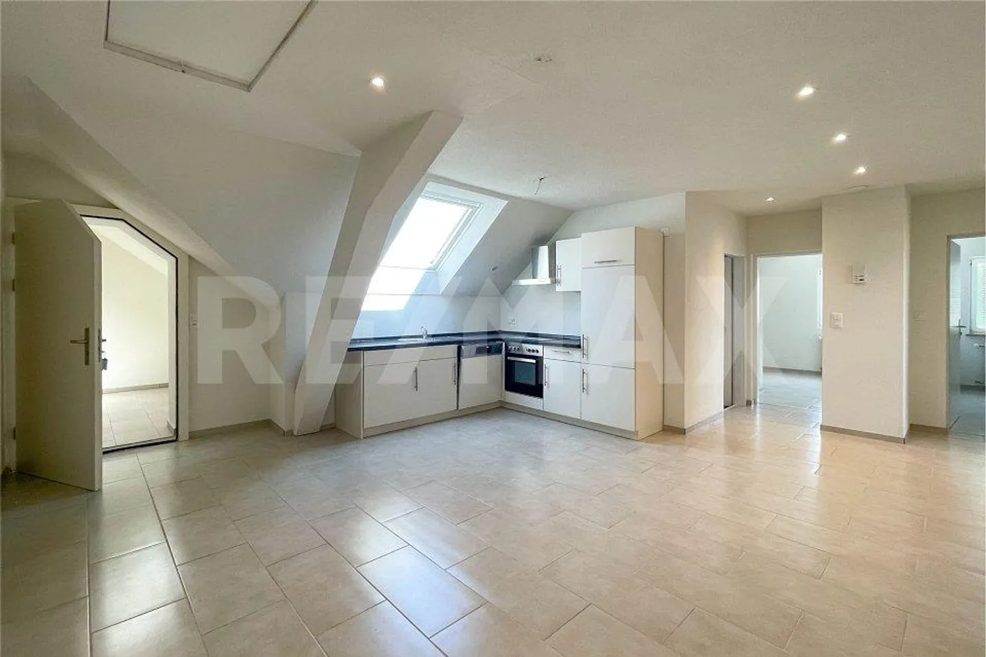 Anlageobjekt: Mehrfamilienhaus mit 6 Wohnungen - Foto 2 von 11